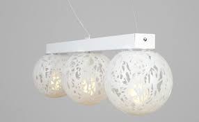 L'arredamento d'interni è importante per caratterizzare la propria casa ma un altro elemento altrettanto fondamentale, è la scelta dell'illuminazione. Lampade Moderne Per Scegliere La Giusta Illuminazione Del Soggiorno