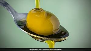 Here S Why You Should Have A Spoonful Of Olive Oil First Thing In The Morning Healthy Cooking Oils Healthy Dog Treat Recipes Healthy Dinner Recipes Easy