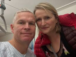 As many knows, I had an accident in Quebec Canada 🇨🇦 and finally after a  lot of pains and two weeks of therapies I was admitted for a surgical  operation. Just arrived