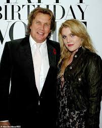 Ew can confirm that fennell will take on the part of the future duchess of cornwall in the third season of the netflix the crown casts call the midwife actress emerald fennell as camilla parker bowles. Hyfikh1xdw6kcm