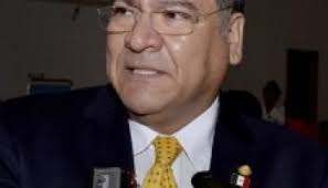 Entrega Villacaña reconocimientos a locutores por su día