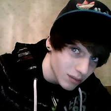 Travis Dillman (@iTweetCoolness)