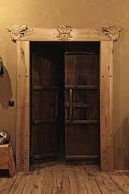 Porte D Entree Sur Mesure 100 Idees Insolites Et Dignes D Un Conte De Fee Decoration Unique Maison Viking Portes Rustiques