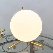 In camera da letto la modernità e la ricerca di un'atmosfera rilassante ed al tempo stesso contemporanea passa anche da un'attenta progettazione. Lusso Lampade Da Tavolo Lampade Da Tavolo In Vendita Brushed Nickel