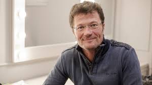Stohl andrás elképesztő jelenetet forgathatott a mintaapák stábjával. Stohl Andras Olyan Fickonak Kell Lennem Akinek Nincs Feny A Szemeben Fidelio Hu