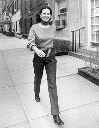 Product title gloria vanderbilt gloria vanderbilt petite amanda side split hem denim capris average rating: Gloria Vanderbilt Jeans Queen The New York Times