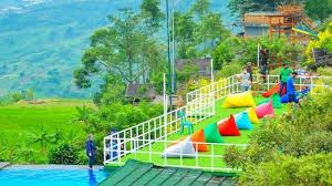 Cukup dengan membayar tiket masuk seharga 5,000 rupiah, kamu sudah dapat menikmati taman rekreasi selabintana yang terletak sekitar 7 km di utara kota sukabumi. Harga Tiket Masuk Villa Khayangan Terbaru 2021 Dan Sederet Spot Foto Instagramable Di Dalamnya Halaman 2 Tribun Travel