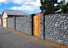Menurut kami desain pagar depan rumah minimalis dengan batu alam adalah bagian tembok pagar yang dihiasi dengan lapisan batu alam baik dari bahan keramik maupun potongan batu asli. 17 Desain Pagar Batu Alam Untuk Rumah Minimalis Modern Mewah Ideas Fence Design Compound Wall Design Compound Wall
