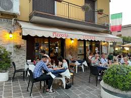 RISTORANTE PIZZERIA CENTRALE, Rivoltella - Via Giuseppe di Vittorio 20 -  Fotos, Número de Teléfono y Restaurante Opiniones - Tripadvisor