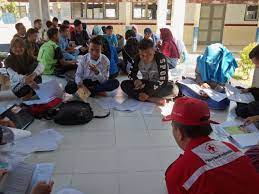 Tulisan ini merupakan pengembangan hasil penelitian adinda oktavina dari fakultas psikologi unisba. Alasan Motivasi Dan Manfaat Mengikuti Ekstrakurikuler Pmr Di Sekolah