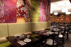 Beautiful Fabric Panels And Bright Banquettes Modern Chinese Restaurant Chinese Restaurant Design Asian Interior
