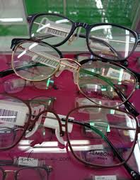 Membingkai cermin adalah cara yang menyenangkan dan relatif murah untuk menghias dinding. Puashati Sangat Dengan Amshar Optometrist Kedai Cermin Mata Murah Jimat Terbaik Di Tanah Merah Kelantan