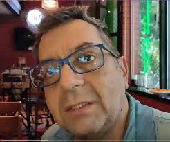 Excolaborador de Maxine Woodside se solidariza con Ana María y revela que  nunca lo liquidaron