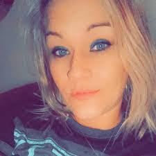 Shelly Dilley's Instagram, Twitter & Facebook