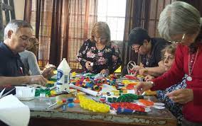 Con funciones pensadas para adultos mayores. La Importancia De Las Actividades Recreativas En Los Adultos Mayores Pintando Sonrisas Peru