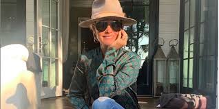 La bataille judiciaire entre laeticia hallyday et les aînés de johnny. Laeticia Hallyday Repond Cash Aux Insultes Sur Ses Tenues Vestimentaires Mce Tv