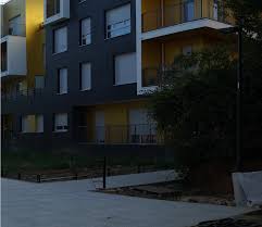 Place Marc Chagall Guyancourt Cemexfrance En Partenariat Avec Paveco Amenagement A Mis En Oeuvre Pres De 130 M3 De Beton Sur Beton Blanc Le Pre France
