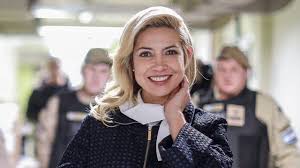 Por ejemplo, ella usaba bandanas en la cabeza y acá nadie las. El Descontracturado Working Look Que Escogio Fabiola Yanez Para Arribar En Israel Mira Minuto Neuquen