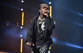 Lil uzi vert pictures diamond. Lil Uzi Vert Gets 24million Pink Diamond Pierced Into His Forehead