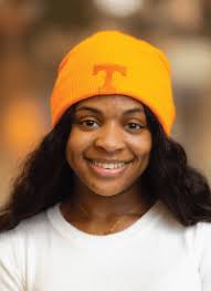 Students Thank Faculty Members Ahead of Graduation