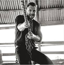 Jai Courtney And Chains Jai Courtney Courtney Beautiful Men