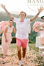 Justin bieber tells sunrise he doesn't have any regrets over his troubled past. Justin Bieber At His Dad S Wedding Wearing White Gucci Loafers And White Vetements X Reebok Socks Justin Bieber 2018 I Love Justin Bieber Justin Bieber