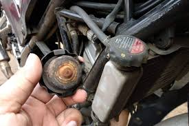 Tambahan oil cooler ini tentu tujuannya untuk membantu pendinginan oli sehingga pelumasan tetap maksimal sampai finish. Punya Bentuk Sama Ini Beda Oil Cooler Dan Radiator Pada Motor