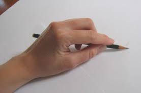 Methods 2 other ways to hold a pencil 3 practicing good pencil holding utilize the underhand hold for drawing. The Right Way To Hold A Pencil For Drawing