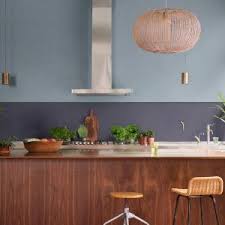 La Cuisine Joue Au Puzzle De Placards Muraux Joli Place Deco Maison Interieur Decoration Maison Deco Maison