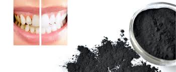 C'est une poudre noire issue de charbon de bois et de coquille de noix de coco, elle fonctionne instantanément contre les taches et accentue la blancheur de. Utiliser Du Charbon Actif Pour Blanchir Et Se Laver Les Dents Orinko