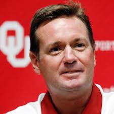 Oklahoma Coach Bob Stoops, after 18 seasons of stability, causes a quake by  retiring