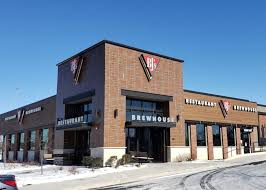 Delicious Handcrafted Sandwiches Pizza Beer More Lancaster Pa 17601 Locations Bj S Restaurants And Brewhouse