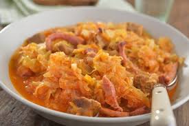 Am condimentat cu sare, piper, boia dulce si iute si 1 lgr de seminte de marar, se lasa sosul sa clocotesca 5 min. ReÅ£eta Zilei Mancare De VarzÄ Dulce Cu Carne De Porc