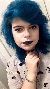 This Teen Decided To Re-Create A Painting On Her Leg Instead Of Self-Harming