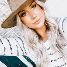 Darian Mora's Instagram, Twitter & Facebook