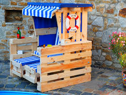 Hier finden sie eine kostenlose anleitung, wie sie einen strandkorb rustikal selber bauen können. Strandkorb Aus Paletten Fur Den Strand Oder Ihren Garten Scholz Holzdesign