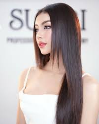 Elegance is the only beauty that never fades. 🤍 MUA