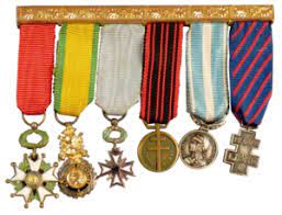 Elegance Et Port Des Insignes Le Revers De La Medaille