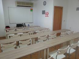 Es un piso amueblado que tien. Alquiler De Aulas Academia Blume