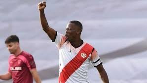 Jun 27, 2021 · luis advíncula, de 31 años, tiene contrato hasta 2023 con el rayo vallecano, que en el año 2019, con el equipo en segunda, hizo una fuerte apuesta por el jugador al pagar tres millones de euros. Seleccion Peruana Luis Advincula Cumplio 100 Partidos Oficiales Vistiendo La Camiseta De Rayo Vallecano Nczd Deporte Total El Comercio Peru