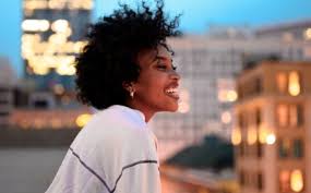 20 coiffures naturelles noires pour cheveux courts et fins. 1001 Idees De Coupe Courte Femme Afro A Essayer Cet Ete