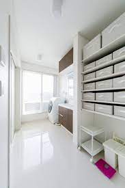 パウダールームは収納棚を設置し 統一されたボックスで整頓されます 洗面室 洗面台 パウダールーム 収納棚 収納ボックス box オシャレな家 カッコいい家 なちゅらナチュラルモダン ホワイト系 清潔感ある部屋 ラビングホーム 新築 パウダールーム