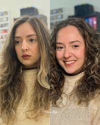 E como está seu corte ? Agenda 2025 já está aberta … Mais informações pelo  direct ou WhatsApp link na bio Salão especializado em cabelos cacheados de  Torres e Região