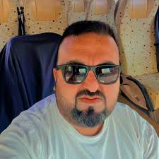 Boşuna demiyoruz… Bizim Mezitli hemşehrilerimizin samimiyeti de memnuniyeti  de bambaşka. 🤍 Yoğun tempomuzun arasında; vatandaşlarımızın güler yüzünü,  hoş sohbetini ve içten selamını almadan günü kapatmadık. 📍Çarşamba Pazarı