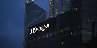 When it comes to site management, a real estate asset manager is responsible for handling the daily operations of the property.he might be assigned to residential properties, condominiums, apartments and homeowners' associations to manage, serving as a link. Jpm Considers Moving Thousands Of Jobs Out Of Nyc Reports Citywire