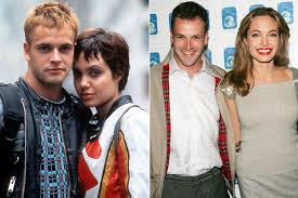 Born jonathan lee miller on 15th november, 1972 in kingston upon thames, surrey, england, uk, he is famous for sick boy in trainspotting. Inside Angelina Jolie And Jonny Lee Miller S Distant Marriage And Her Divorce Regrets Aktuelle Boulevard Nachrichten Und Fotogalerien Zu Stars Sternchen