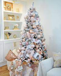 Don't feel that you have to be limited by traditional christmas imagery. 28 Glam Christmas Decor Ideas