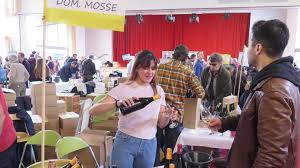 Näytä lisää sivusta salon des vins naturels en limousin facebookissa. Saint Julien L Ars La Foule Pour Les 32 Producteurs Presents Au Salon Des Vins Naturels