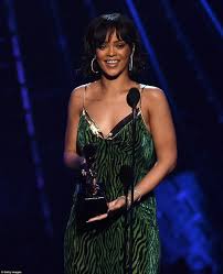 rihanna takes home one of biggest awards of the night at