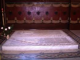 The ensemble includes the episcopal cathedral, one of the most famous architectural monuments in wallachia. Regina Ana Va Fi InmormantatÄ La Curtea De Arges Pe 13 August La Catedrala EpiscopalÄ Si RegalÄ Este InsÄ Santier Foto Video